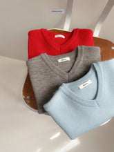 Charger l'image dans la galerie, 【予約】コージーvネックニット AW 韓国 韓国子供服 2026 digreen
