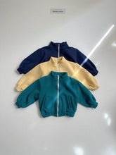 Cargar imagen en el visor de la galería, 【予約】キャメルジップアップ AW 韓国 韓国子供服 2026 digreen
