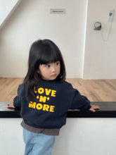 Load image into Gallery viewer, 【予約】ラブモアトレーナー AW 韓国 韓国子供服 2026 digreen
