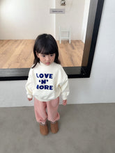 Load image into Gallery viewer, 【予約】ラブモアトレーナー AW 韓国 韓国子供服 2026 digreen
