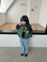 Cargar imagen en el visor de la galería, 【予約】クイルテッドデニムパンツ AW 韓国 韓国子供服 2026 digreen
