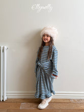 Charger l'image dans la galerie, 【予約】フリースフリルロングドレス AW 韓国 韓国子供服 2026 ellymolly
