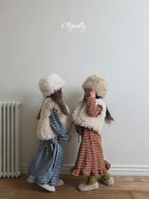 Charger l'image dans la galerie, 【予約】フリースフリルロングドレス AW 韓国 韓国子供服 2026 ellymolly
