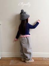 Cargar imagen en el visor de la galería, 【予約】アーケッドジョガーパンツ AW bottom　韓国 韓国子供服 2026 ellymolly
