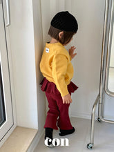 Cargar imagen en el visor de la galería, 【予約】フリルフレアパンツ AW 韓国  韓国子供服　2026 CON
