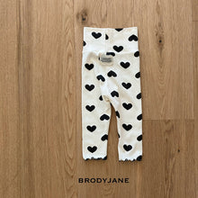 Load image into Gallery viewer, 【予約】ハートモノトーンロンパース　スタイ　ボンネット　 AW 韓国  韓国子供服　BRODYJANE 2026
