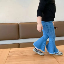 Load image into Gallery viewer, 【予約】フレアデニムパンツ　denim キッズ　パンツ　Kidspants　bottom　ズボン　デニム　子供　Kids　Wselect - W select  baby kids
